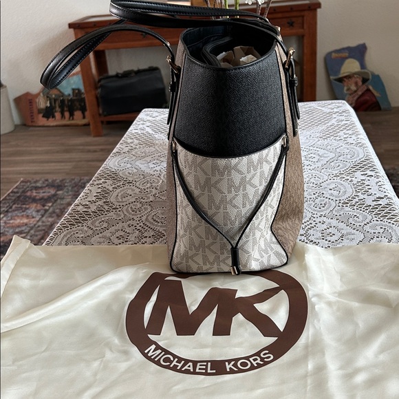 Michael Kors Tri-Color Signature Tote - Picture 3 of 3